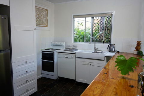 16 Bigoon Road - Holiday Sunshine Coast 1