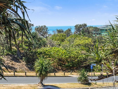 16 Pt Lookout Beach Resort - Sunshine Coast Tourism 0