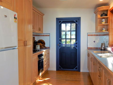 164 Mitchell Pde - Spectacular Views - Sunshine Coast Tourism 3