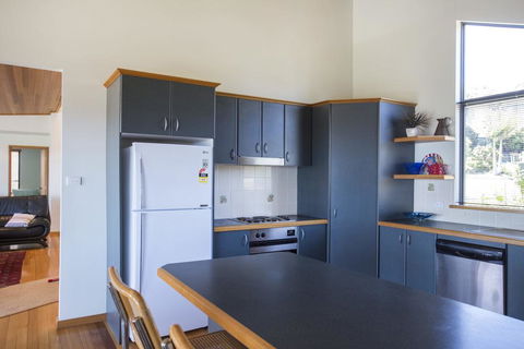17 Canberra Crescent - Prestige Views At Burrill Lake - Holiday Sunshine Coast 1