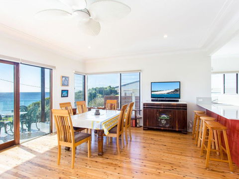 18 Cliff Road - Holiday Sunshine Coast 2