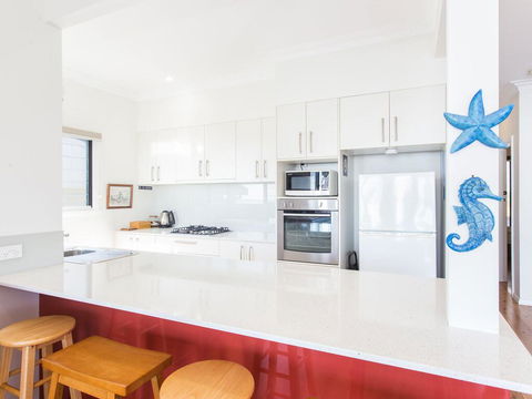 18 Cliff Road - Holiday Sunshine Coast 3