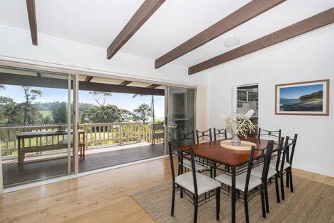 19 Buchan Street - Mollymooks Tee To Sea - Sunshine Coast Tourism 1