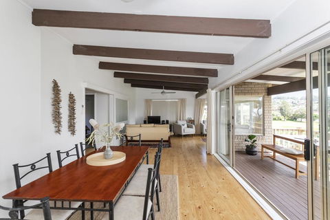 19 Buchan Street - Mollymooks Tee To Sea - Sunshine Coast Tourism 3