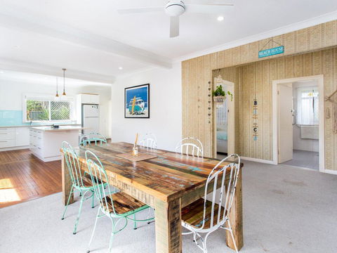 19 Lincoln Street - Holiday Sunshine Coast 0