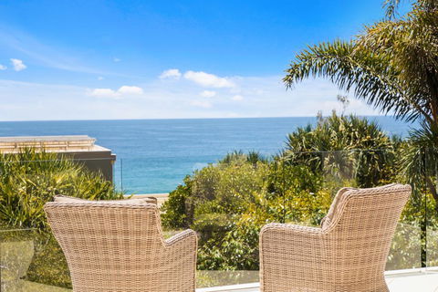 19 Ross Crescent - Holiday Sunshine Coast 0
