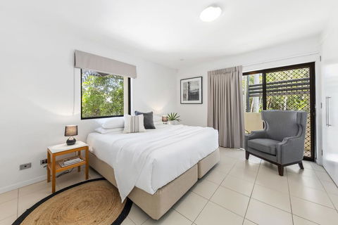 19 Ross Crescent - Holiday Sunshine Coast 1