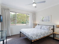 2 'Bronte Court' 17 Magnus Street - air con complex pool and centrally located