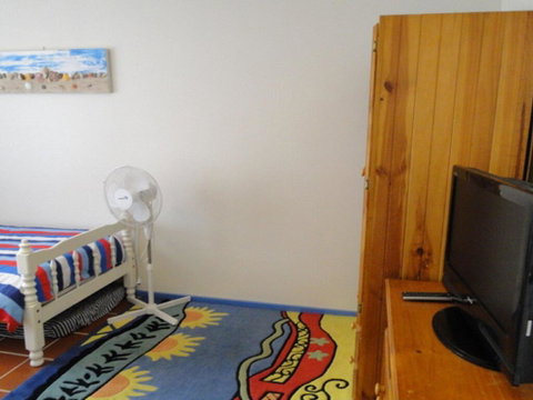 2 'Copacabana', 61 Sandy Point Road - Cute Unit With Water Views From The Balcony - Sunshine Coast Tourism 2