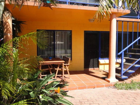 2 'Copacabana', 61 Sandy Point Road - Cute Unit With Water Views From The Balcony - Sunshine Coast Tourism 1