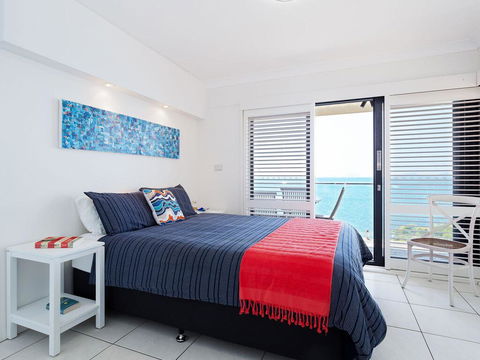 2 'Lanimer' 14 Mitchell Street - Beautiful Waterfront Property With Spectacular Views - Sunshine Coast Tourism 1