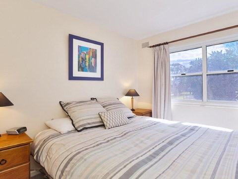 2 'Sunnie Belle' 3 Victoria Parade- Water Views Over Nelson Bay Foreshore - Sunshine Coast Tourism 1