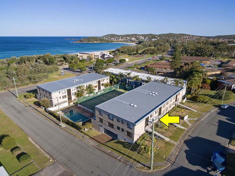 2 'The Dunes', 38 Marine Drive - Pool, Tennis Court And So Close To The Beach - Sunshine Coast Tourism 0