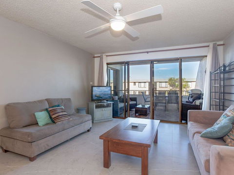 2 'The Dunes', 38 Marine Drive - Pool, Tennis Court And So Close To The Beach - Sunshine Coast Tourism 2