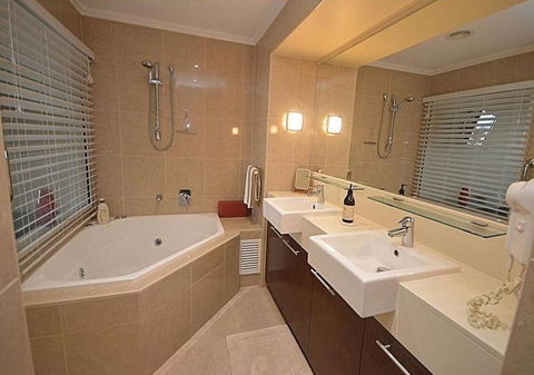 2 BDR/Apt/Foxtel/WiFi/Pool/parking/Spa/Hervey Bay - Holiday Sunshine Coast 2
