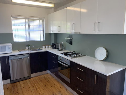 2 Bed Bar Beach Apartment - Stroll To Beach & Cafes, Supermarket Apartment 6 - Sunshine Coast Tourism 0