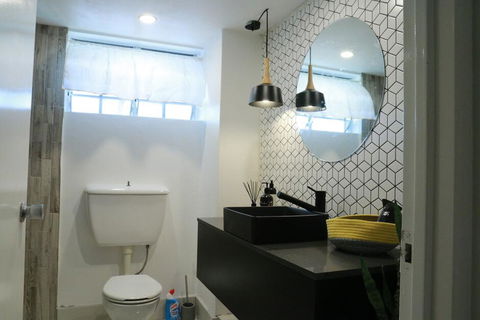 2 Bedroom Close To CBD - Holiday Sunshine Coast 2