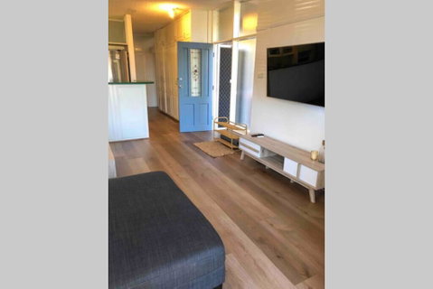2 Bedroom, SHORT Walk To CBD,BEACH And DARBY ST - Sunshine Coast Tourism 3