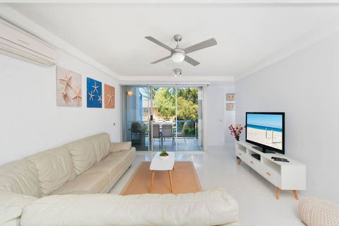 2 Cirrus - Sunshine Coast Tourism 2