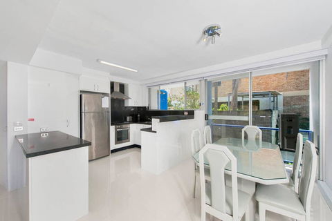 2 Cirrus - Sunshine Coast Tourism 3