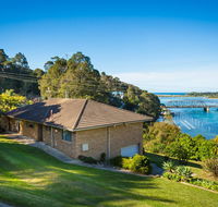 2 Water Crescent - Retro Haven - Holiday Sunshine Coast