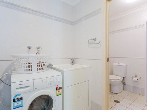 2/141A Soldiers Point Road - Large Waterfront Duplex Across From The Bowling Club - Sunshine Coast Tourism 3