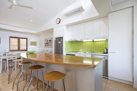 2/22 Stevens - Holiday Sunshine Coast 0