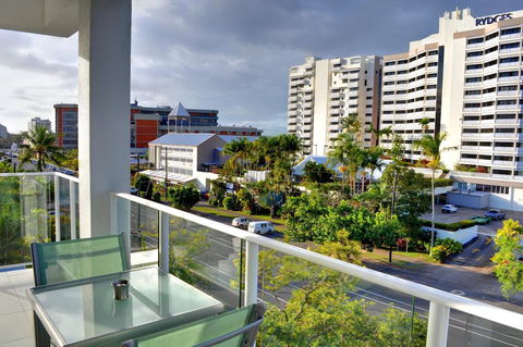 201 Lake Street - Holiday Sunshine Coast 2
