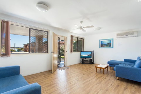 26 Wallis View - Opposite The Lake - 3 Bedroom Apartment - Sleeps 8 - Sunshine Coast Tourism 1