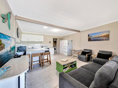 Beach Dayz - Sunshine Coast Tourism 2