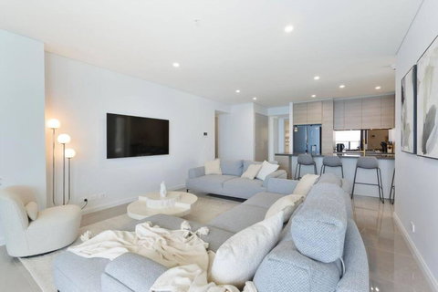 Beach Front Sky Home - Floor 35 - Sunshine Coast Tourism 1