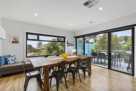 Beach Gum - Sunshine Coast Tourism 2