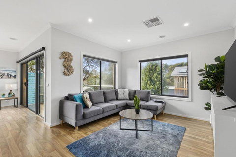 Beach Gum - Sunshine Coast Tourism 0