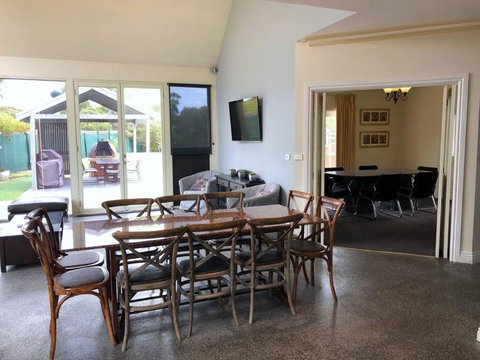 Beach-house-ocean-bayside-beaches - Sunshine Coast Tourism 4