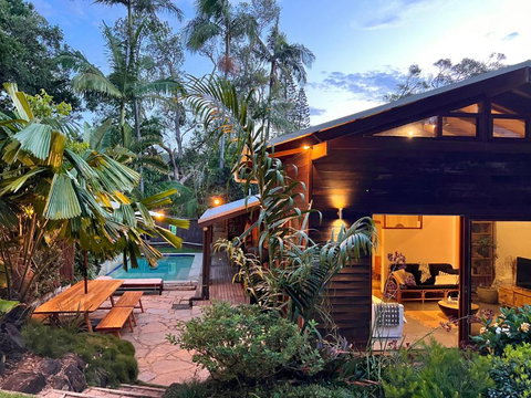 Beach Jungle - Pet-Friendly Hot Tub, Firepit & Pool In Beachside Hideaway - Sunshine Coast Tourism 2