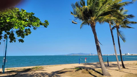 Beach Retreat - Sunshine Coast Tourism 0