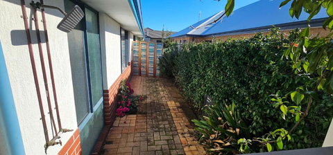 Beach Side Apartment Quindalup - Sunshine Coast Tourism 3