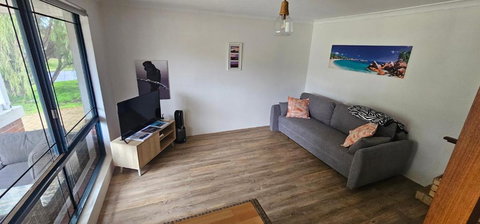 Beach Side Apartment Quindalup - Sunshine Coast Tourism 1