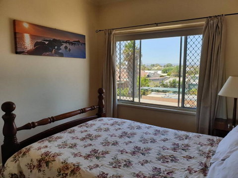 Beach Side Holiday Apartment - Sunshine Coast Tourism 4