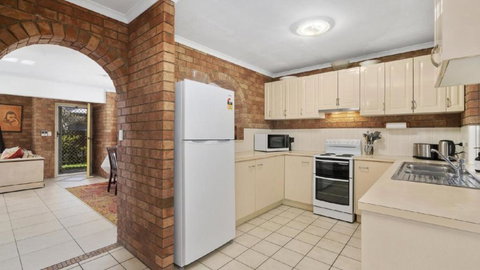 Beach Side Pet Friendly Hideaway - Sunshine Coast Tourism 2