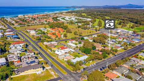 Beach Wood - Sunshine Coast Tourism 2