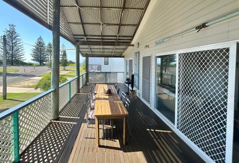 Beachdrift - Classic Beach House - Sunshine Coast Tourism 3