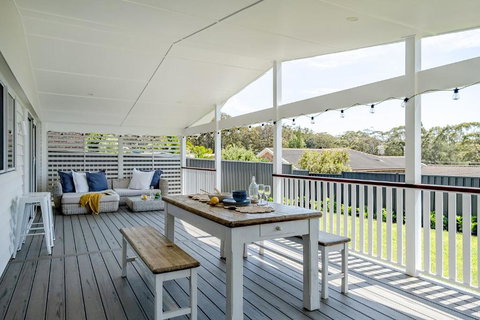 Beached At Mollymook - Sunshine Coast Tourism 3