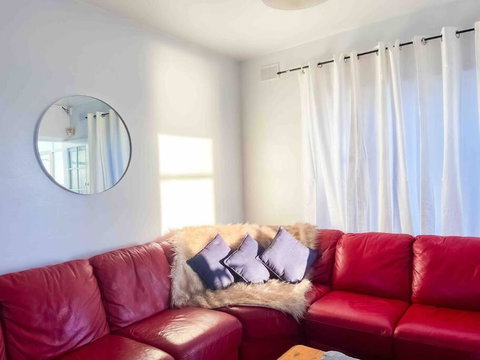 Beachfront Apartment 5/22 Esplanades Seaviews - Sunshine Coast Tourism 4