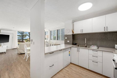 Beachfront Beauty - Cooly - Sunshine Coast Tourism 3