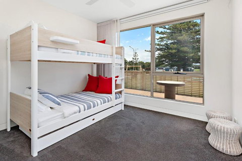 Beachfront Bliss - Sunshine Coast Tourism 4