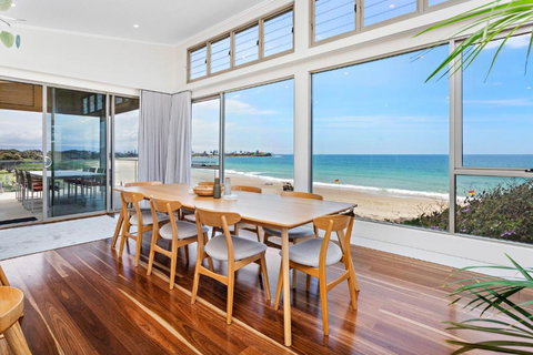 Beachfront Bliss - Sunshine Coast Tourism 0
