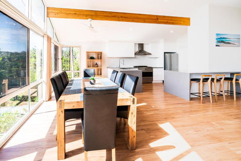 Beachfront Escape - Sunshine Coast Tourism 2