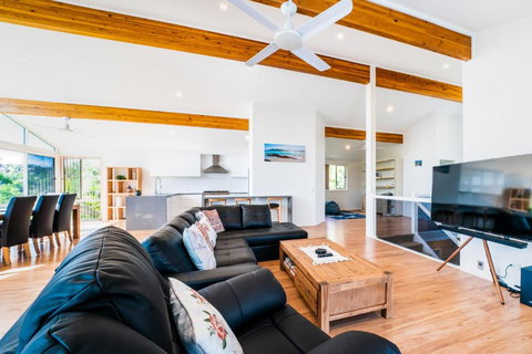 Beachfront Escape - Sunshine Coast Tourism 0