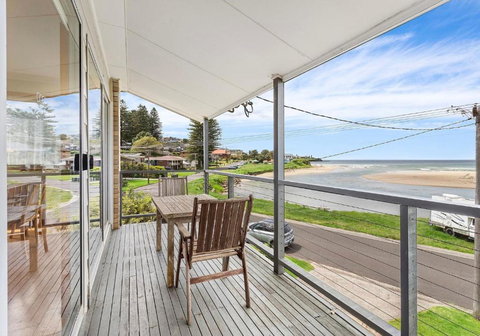 Beachfront Gerroa - Sunshine Coast Tourism 1
